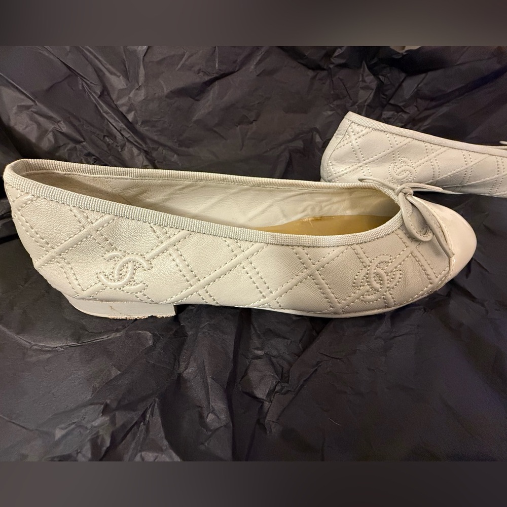 Chanel Women's Grey and White Ballet Flats - Picture 2 of 9